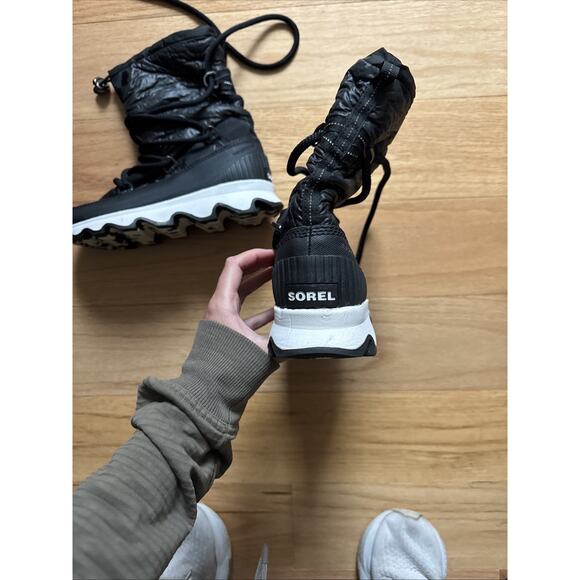 Sorel Black/ White Puffy Fleece Lined Snow Boot Womens Size 9 - Picture 2 of 5